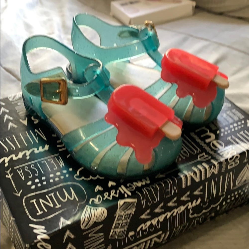 Mini Melissa Aranha VIII B